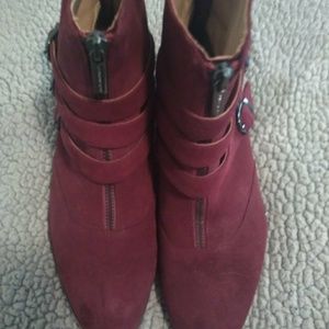 Size 9 modern vice booties